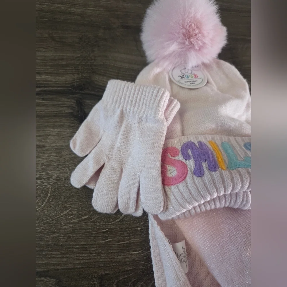 Girls super soft hat, gloves and scarf set size 4-6x NWT